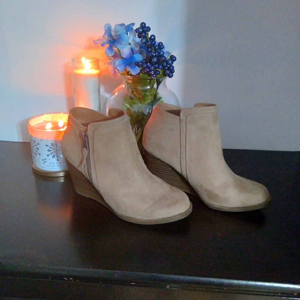 Casual baige booties